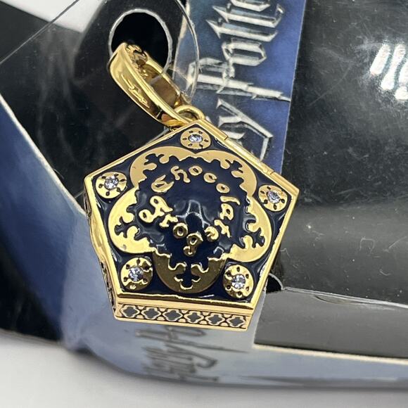 Harry PotterLumos HP Charm # 19 - Chocolate Frog DAMAGED BOX AS IS READ DESCRIPT - Picture 4 of 16